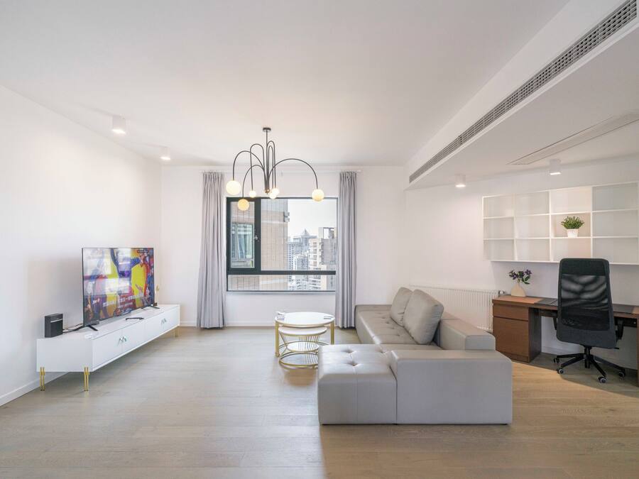 Superior Apartment, 4 Bedrooms, Balcony, City View | Living room | Smart TV