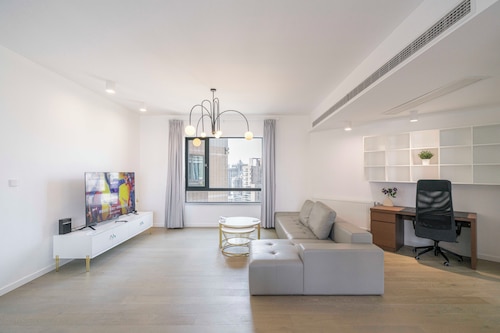 Tyms Elegant 4BR 2BA Apt Xujiahui Malls