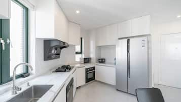 Superior-lejlighed - 4 soveværelser - balkon - byudsigt | Privat køkken