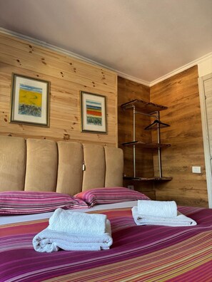 1 chambre, fer et planche à repasser, Wi-Fi gratuit, draps fournis