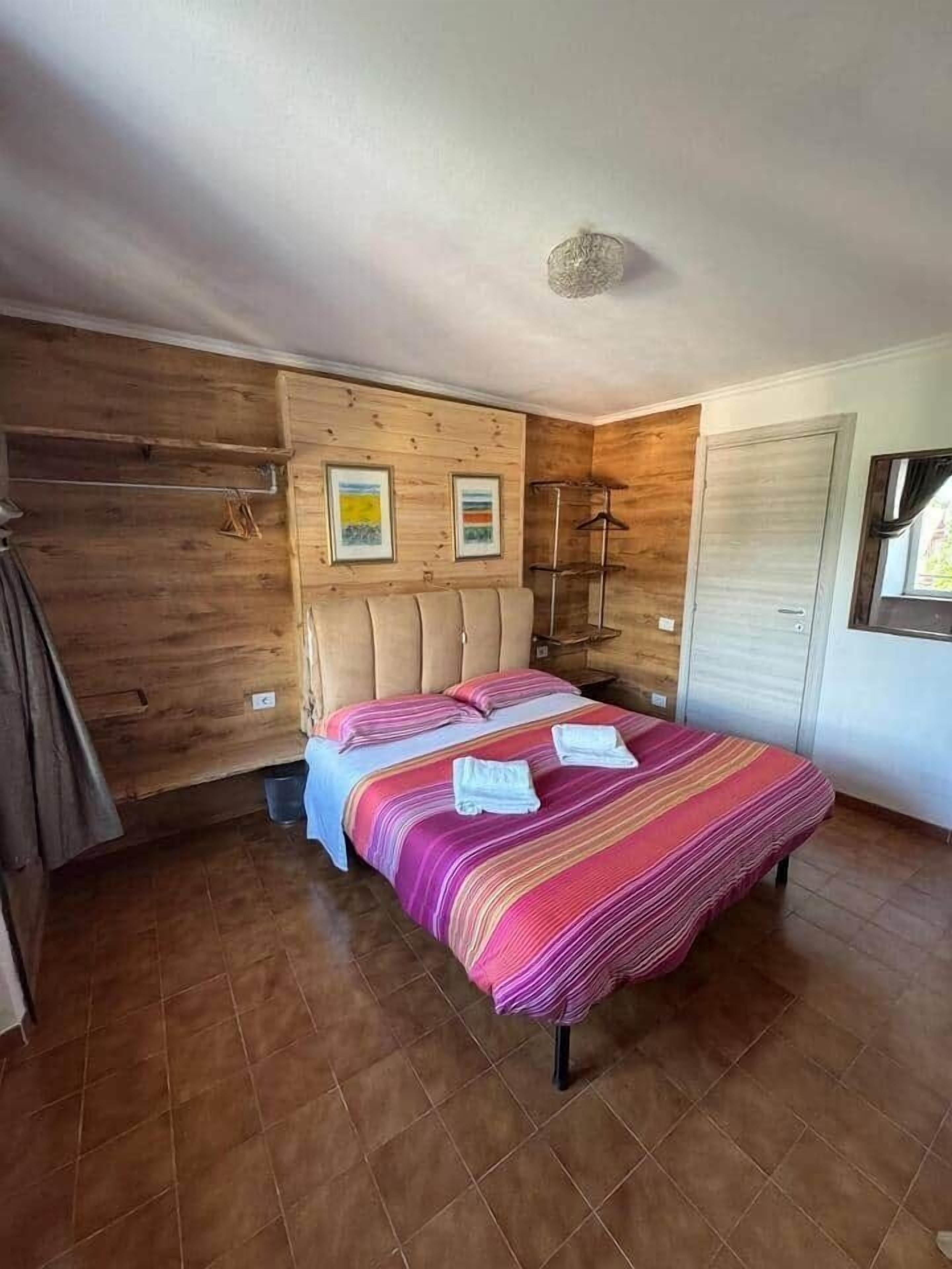 1 camera, ferro/asse da stiro, Wi-Fi gratuito, lenzuola