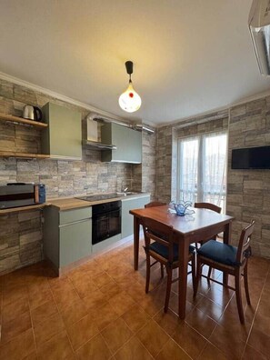 Fridge, microwave, oven, cookware/dishes/utensils