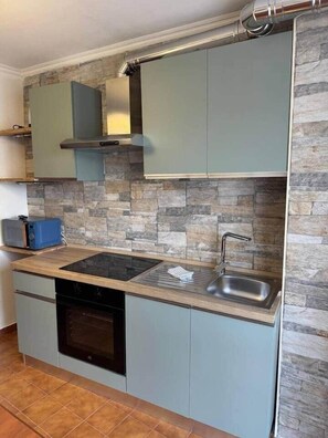 Fridge, microwave, oven, cookware/dishes/utensils