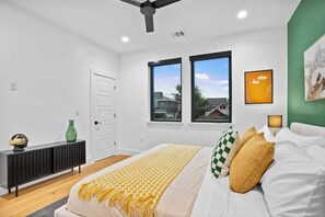 4 makuuhuonetta, työpöytä, silitysrauta/-lauta, Wi-Fi