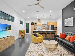 TV, offices - South Lamar Luxe Creekside Retreat w/ Hot Tub (Austin)