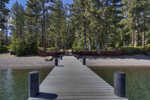 Property grounds - Emerald Lodge at Tahoe Park by Tahoe Getaways - 4BR w HOA & Air Conditioning (Tahoe City)