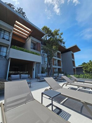 Vista frontal de la propiedad