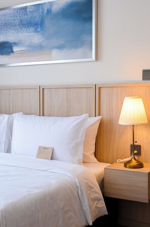 Free minibar, in-room safe, individually decorated, blackout drapes - Wora Hotel (Ratsada)
