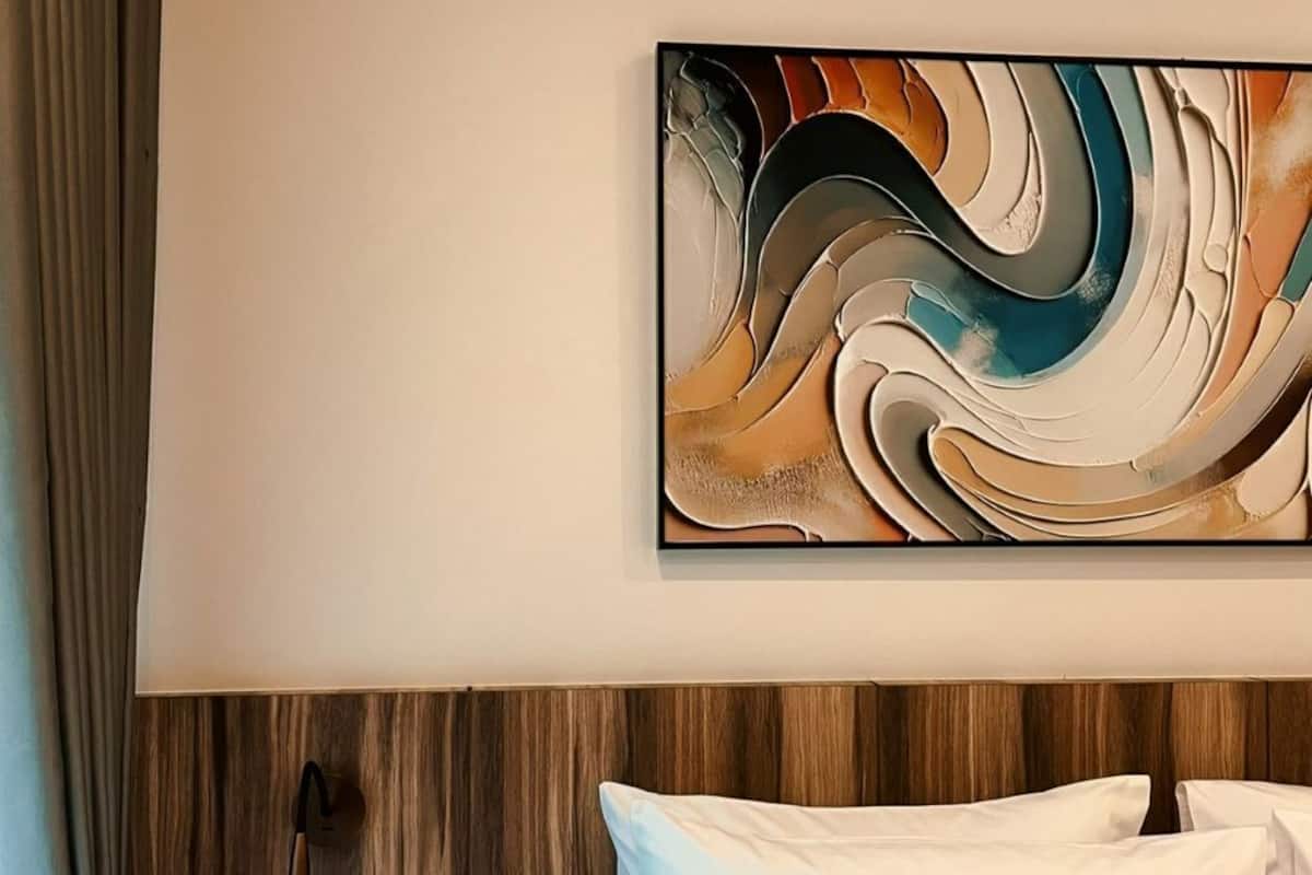 Superior Studio Suite, 1 King Bed, Non Smoking, Garden View | In-room safe, blackout drapes, soundproofing, iron/ironing board