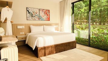 Familie villa, uitzicht op heuvels | Een kluis op de kamer, verduisterende gordijnen, geluiddichte muren