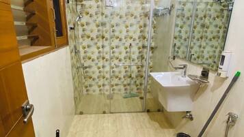 Whirlpool, Haartrockner, Bidet, Handtücher