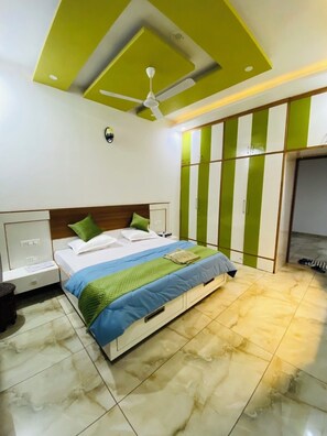 3 chambres, fer et planche à repasser, Wi-Fi, draps fournis