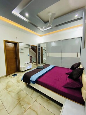 3 多间卧室、熨斗/熨衣板、WiFi、床单