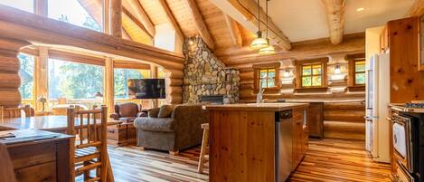 Una Smart TV, una chimenea