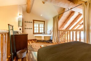 3 bedrooms, iron/ironing board, travel cot, free WiFi