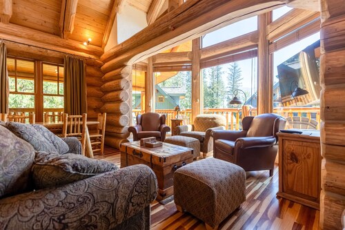 Ski In & Out Right from your Private Hot Tub