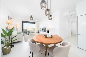 Interior - Solana Boutique Apartment, pool, play area, terrace - by OYOOSTAYS (San Miguel de Salinas)