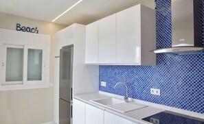 Fridge, microwave, oven, stovetop - ATLANTIC GETAWAY LA SIRENA PLAYA B (Puerto de la Cruz)