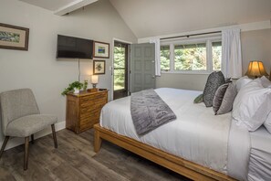 Een strijkplank/strijkijzer, reisbedje, gratis wifi, beddengoed