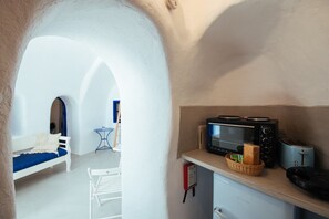 Interior - Blu Bianco cave loft (Oia)