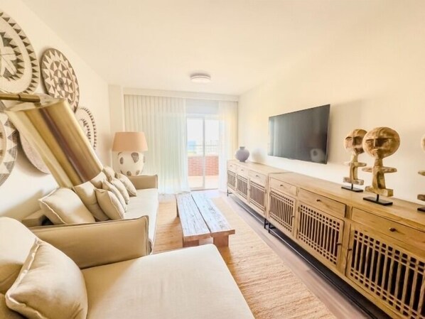 Téléviseur, table de ping-pong