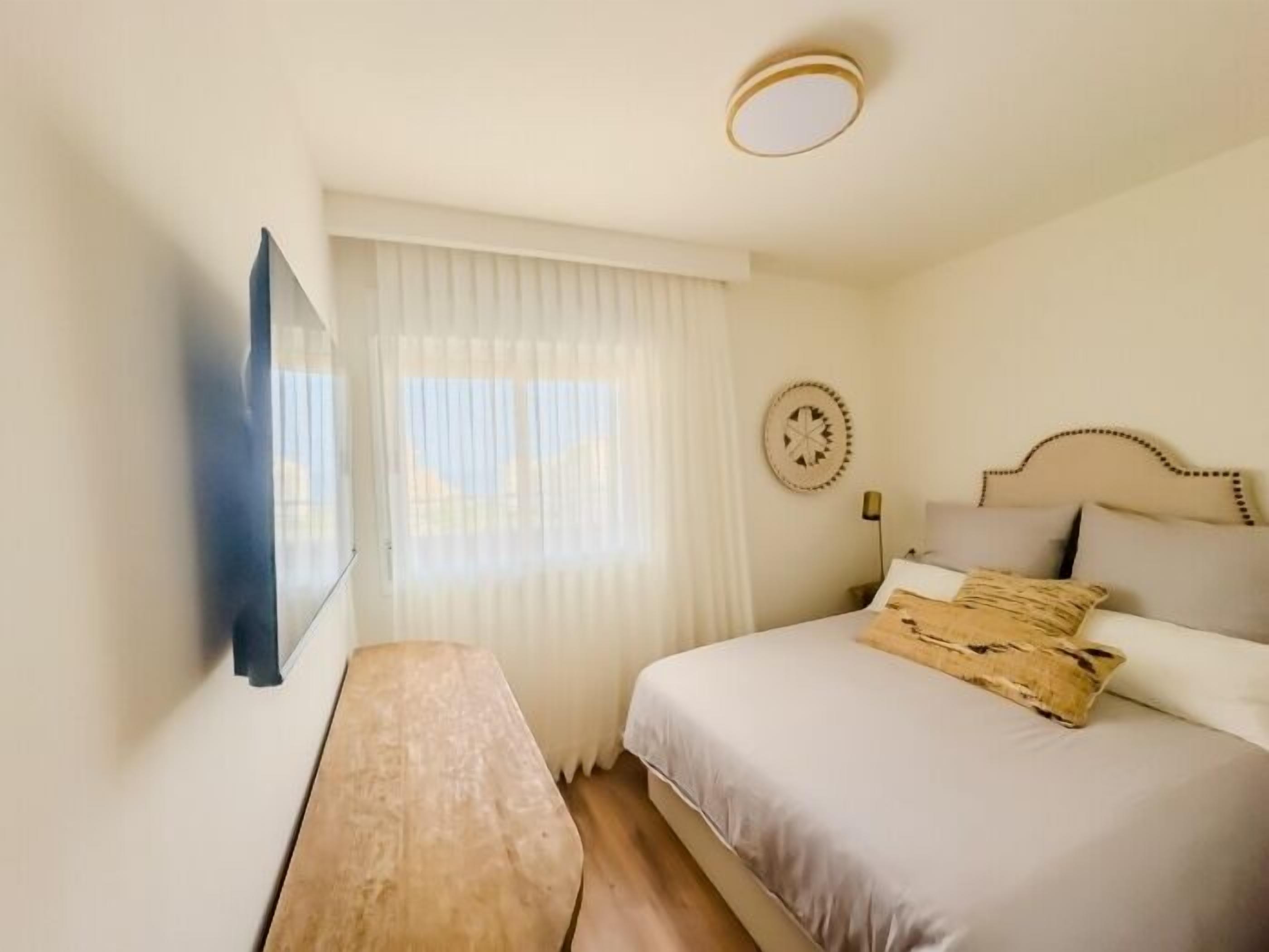 2 dormitorios, tabla de planchar con plancha, Internet y ropa de cama