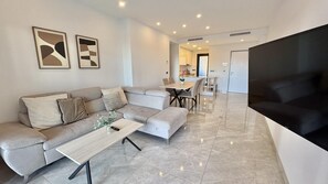 TV, ping pong - TM Sunset Waves I by Terreta Rentals | Playa de Poniente (Benidorm)