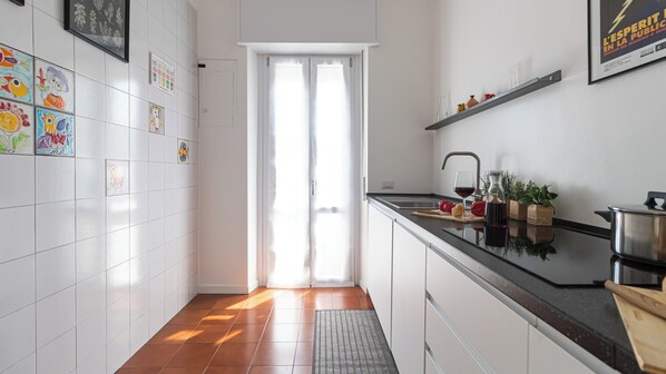 公寓 (2 Bedrooms) | 私人厨房 | 微波炉、意式浓缩咖啡机、电热水壶、高脚椅