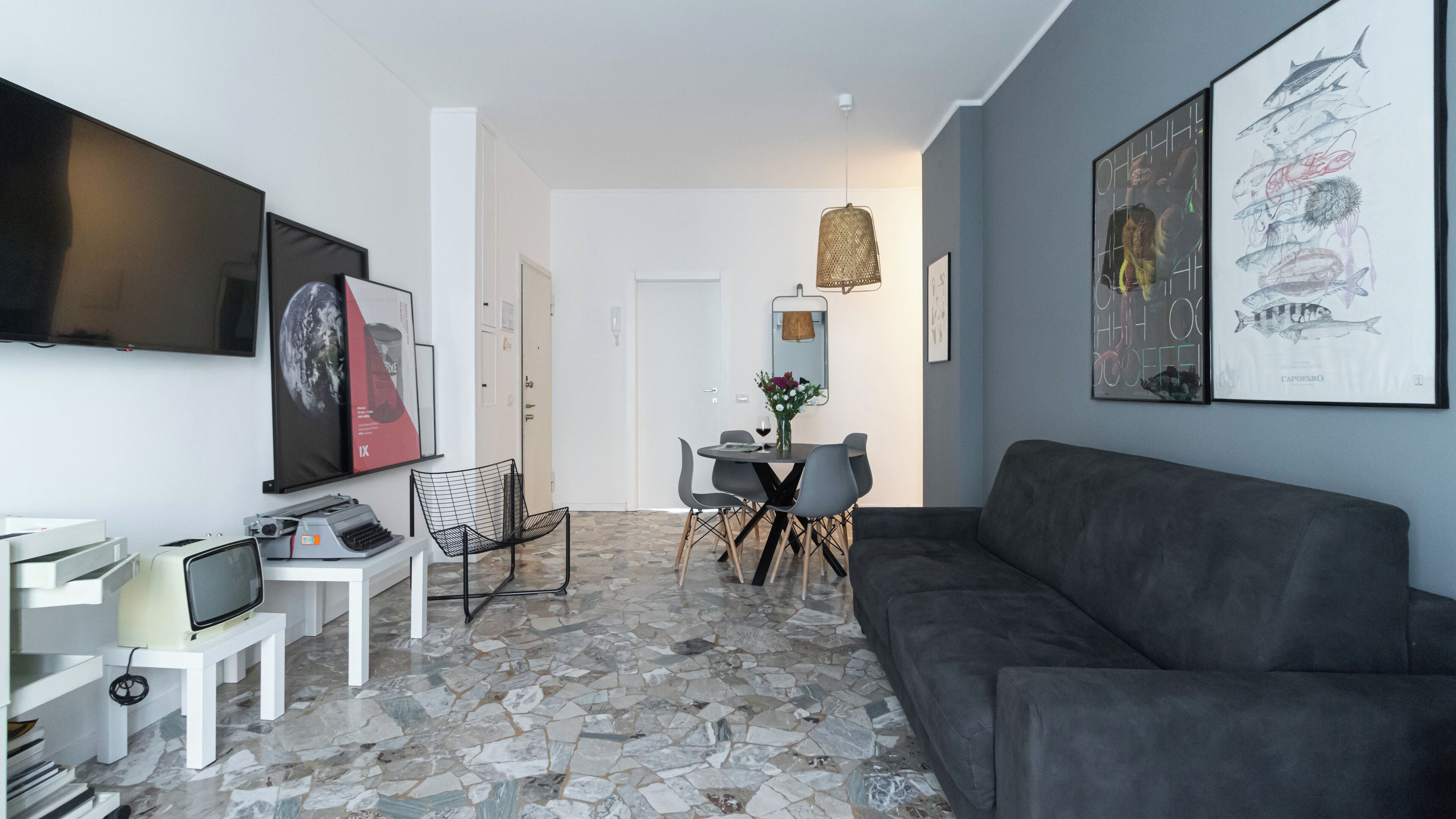 Apartment (2 Bedrooms) | Living area