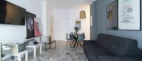 Apartment (2 Bedrooms) | Living area