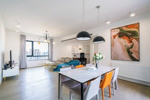 Superior Apartment, 4 Bedrooms, Balcony, City View | Living room | Smart TV