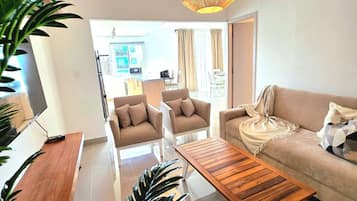 Apartment, 1 Bedroom, Accessible, Smoking | Living room