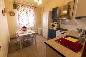 Fridge, microwave, stovetop, coffee/tea maker - 'Central Apartment Granada' with Shared Terrace, Wi-Fi and Air Conditioning (Granada)