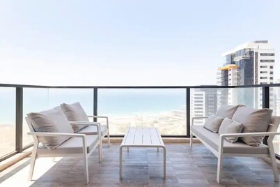 Luxury Apt Tower Best Sea View Bat Yam