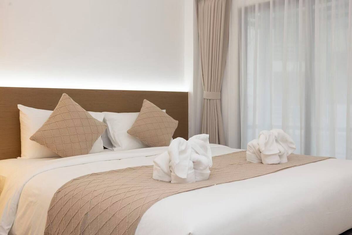 Luxury Double Room, City View | In-room safe, blackout drapes, free WiFi