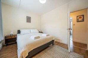1 habitación, tabla de planchar con plancha, wifi y ropa de cama