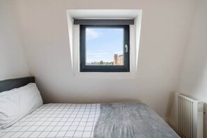 2 habitaciones, tabla de planchar con plancha, wifi y ropa de cama 