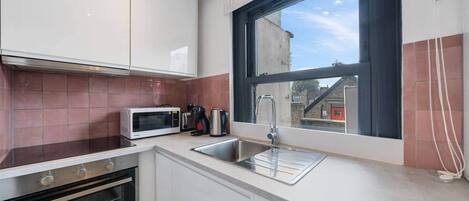 Fridge, microwave, oven, stovetop