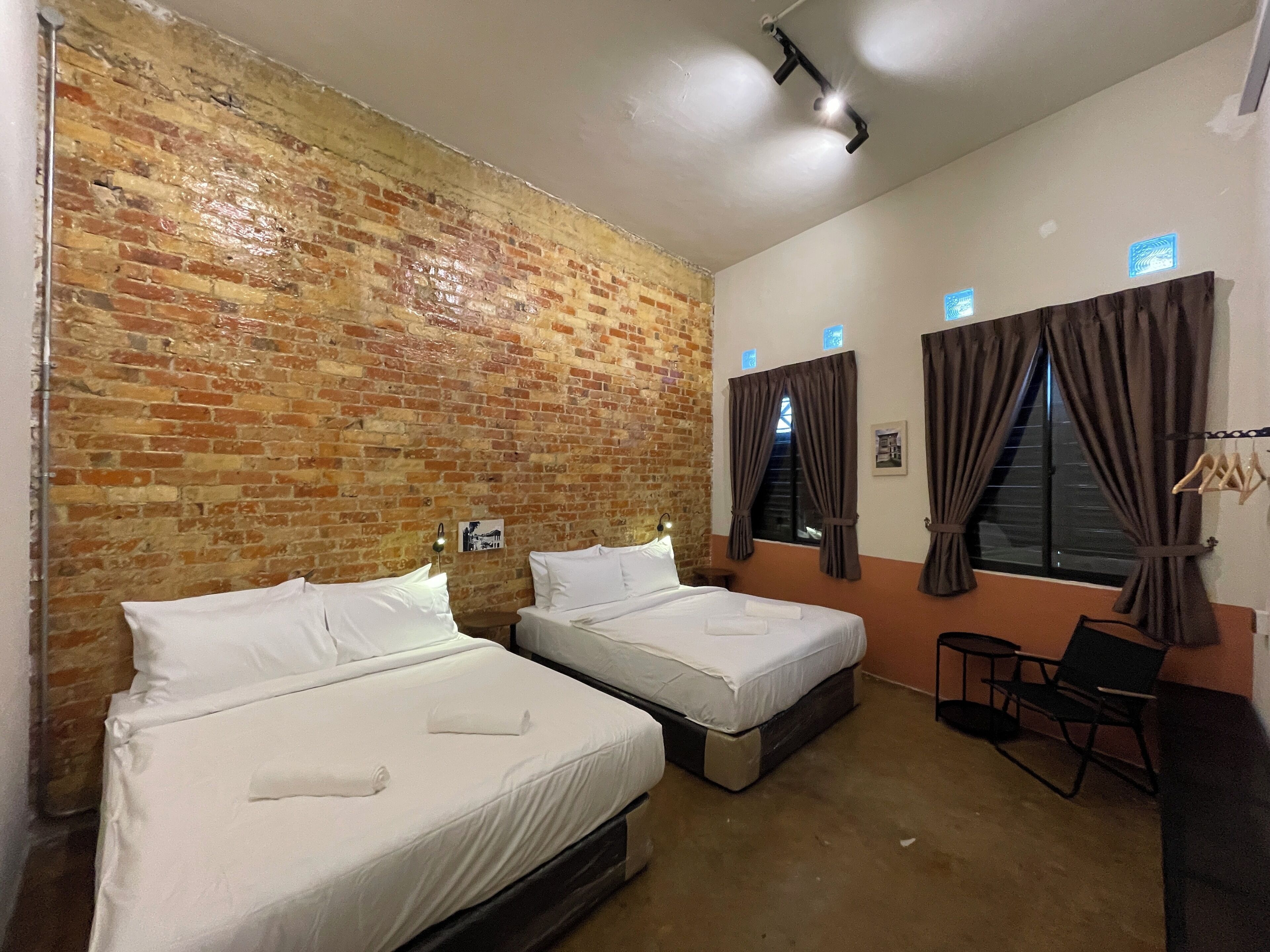 Firemannsrom – familie, byutsikt | Blendingsgardiner, strykejern/-brett og wi-fi (inkludert)