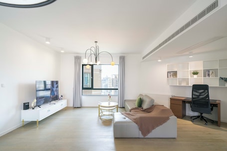 Smart TV. Tyms 3BR 2BA Apt Novel Garden Metro