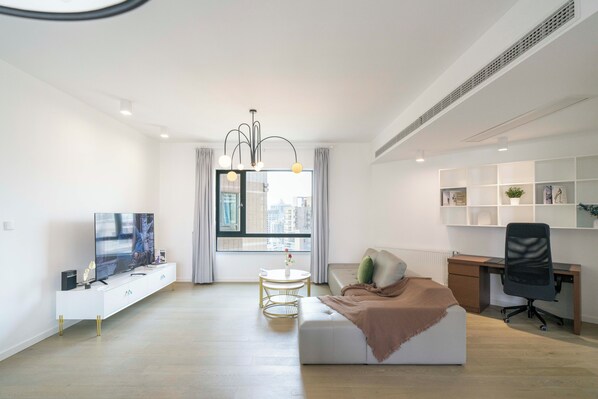 Superior Apartment, 4 Bedrooms, Balcony, City View | Living room | Smart TV - Tyms 3BR 2BA Apt Novel Garden Metro (Shanghai)