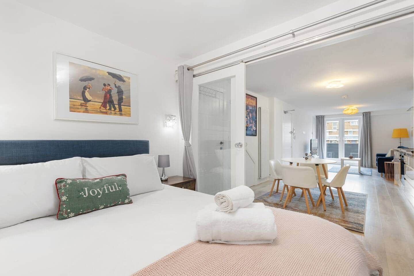 1 chambre, fer et planche à repasser, Wi-Fi, draps fournis