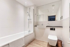 Hair dryer - Two-Bedroom Flat next to Station w/ Roof Terrace (London)