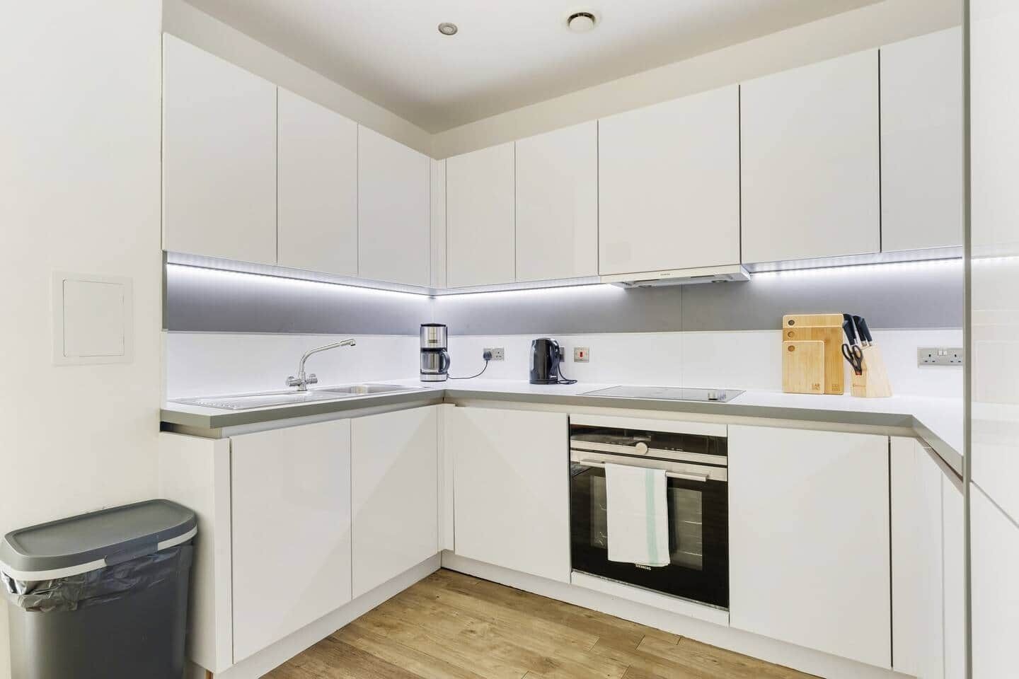 Fridge, oven, stovetop, dishwasher