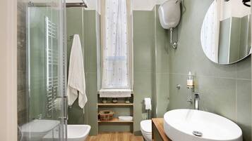 Doccia, asciugacapelli, asciugamani