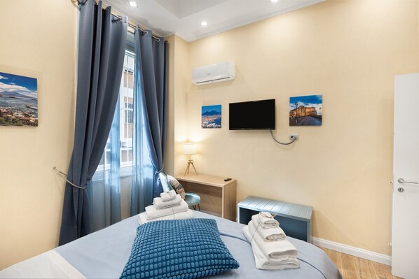 2 bedrooms, iron/ironing board, WiFi, bed sheets