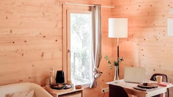 Comfort huisje, balkon | Woonruimte