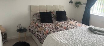 索利赫爾寬敞轉角住宅  