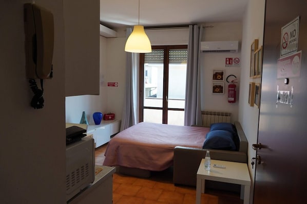 1 chambre, fer et planche à repasser, Wi-Fi gratuit, draps fournis