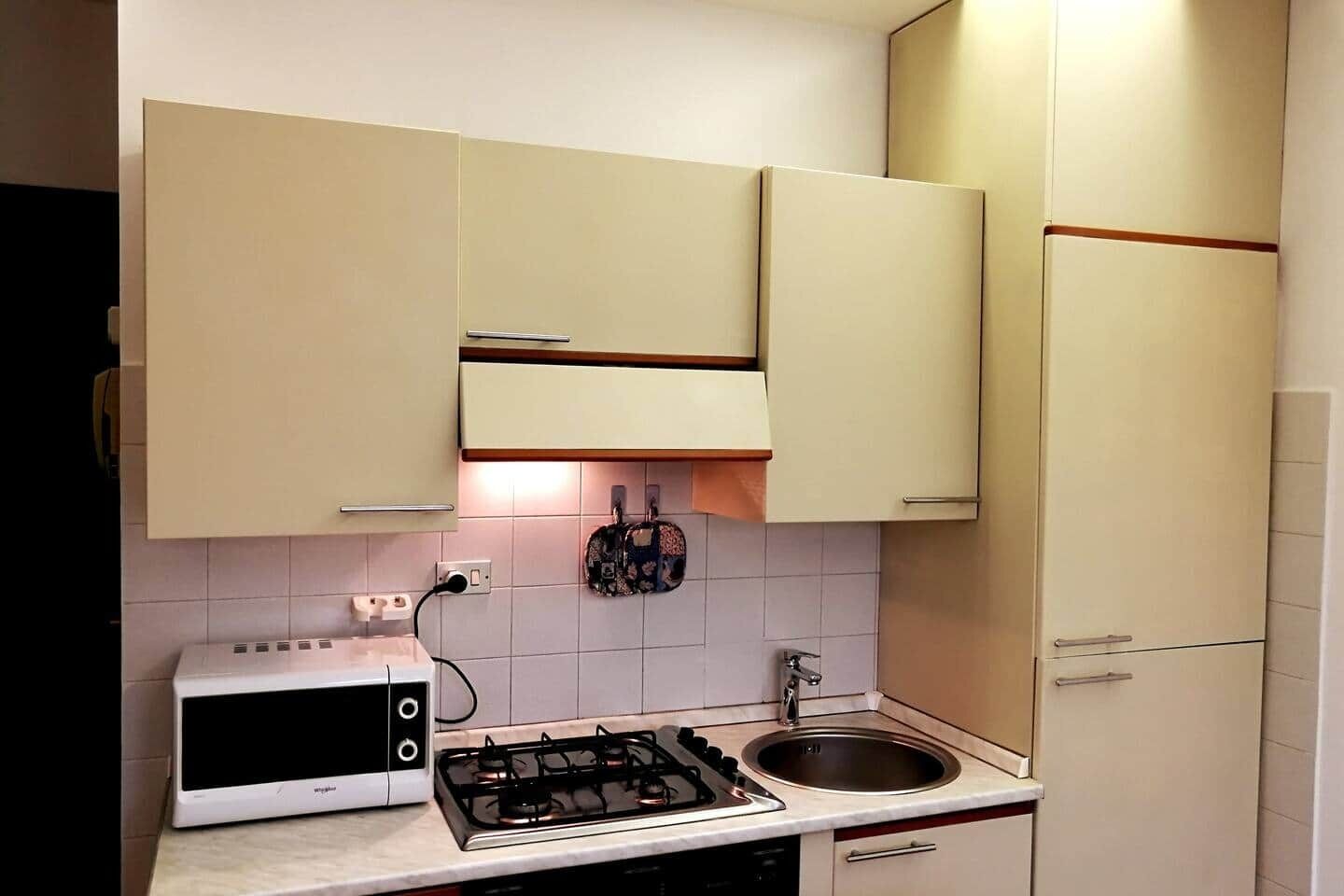 Refrigerador, microondas, horno y parrilla de estufa 